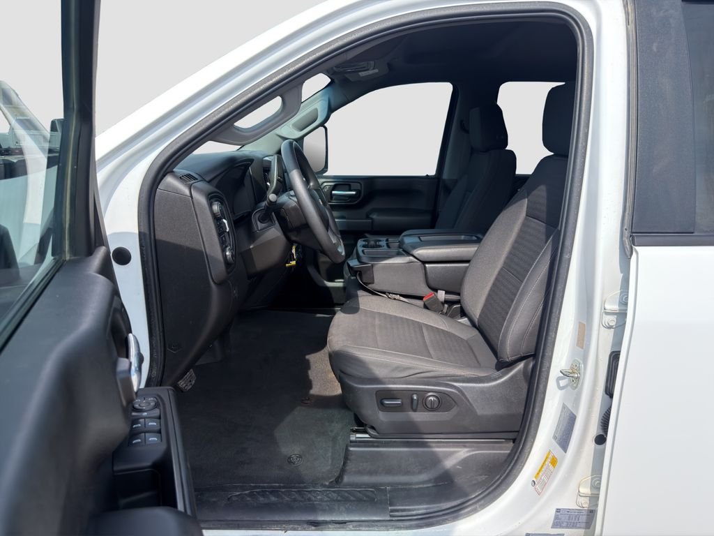 Used 2022 White Chevrolet Custom image 9