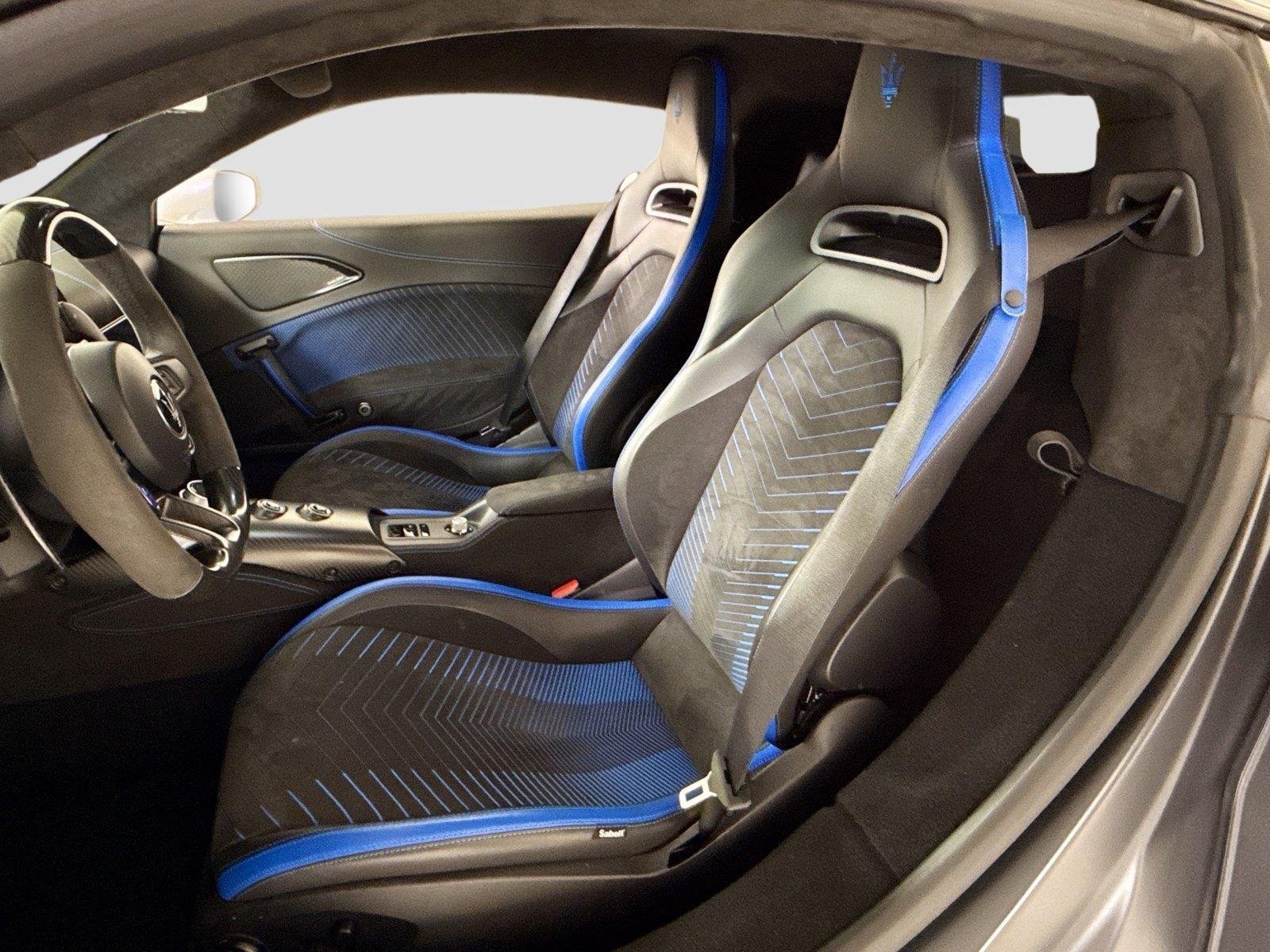 Used 2023 Bianco Solid Maserati  image 13