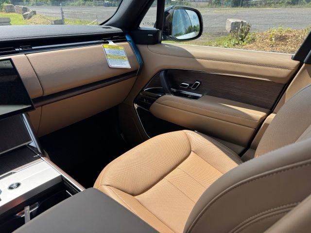 New 2026 Ostuni Pearl White Land Rover SE image 12