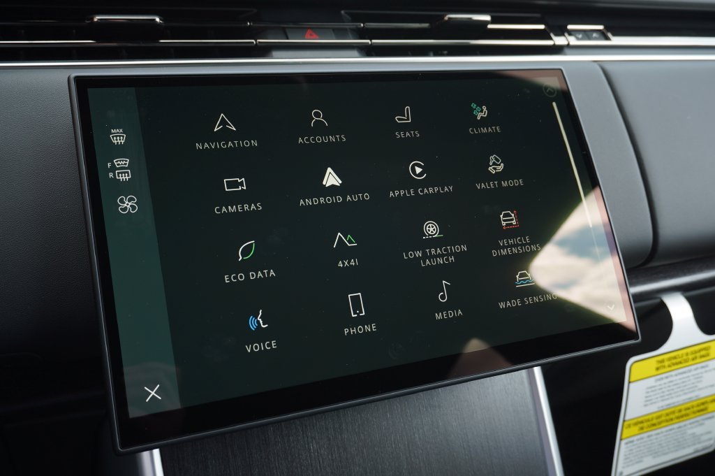 New 2026 Santorini Black Land Rover SE image 18
