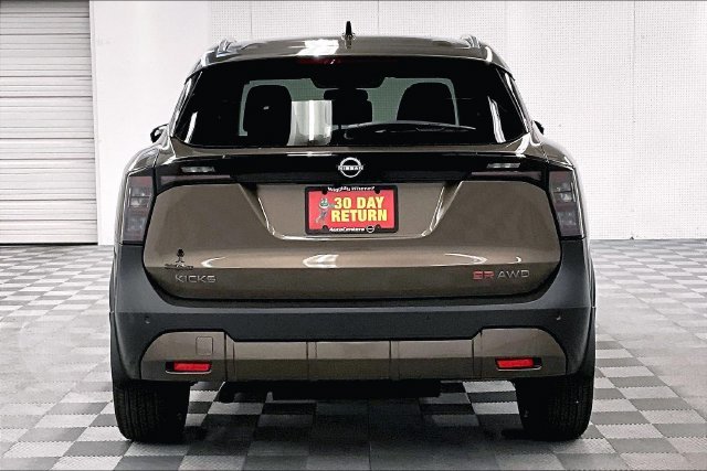 New 2026 Canyon Bronze Nissan SR image 5