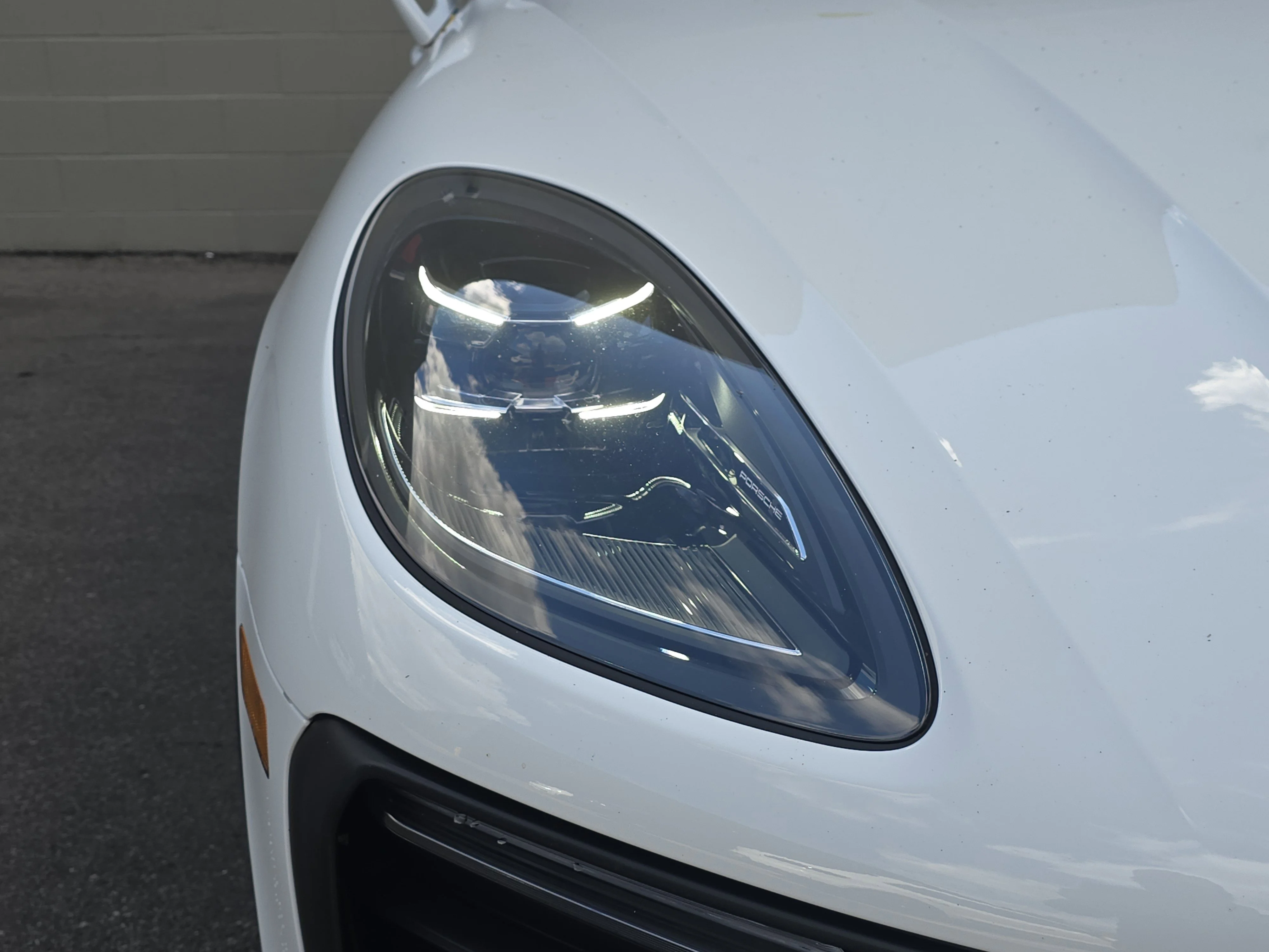 2025 Porsche Macan T - Photo 11