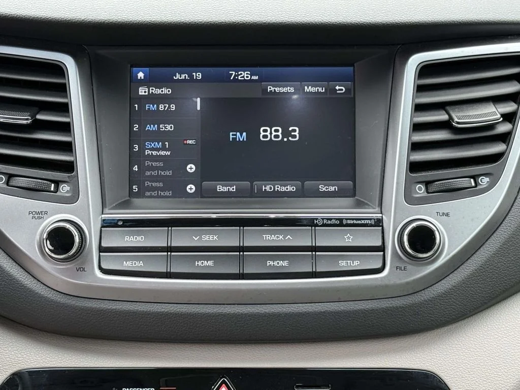 Used 2018 White Hyundai Value image 19