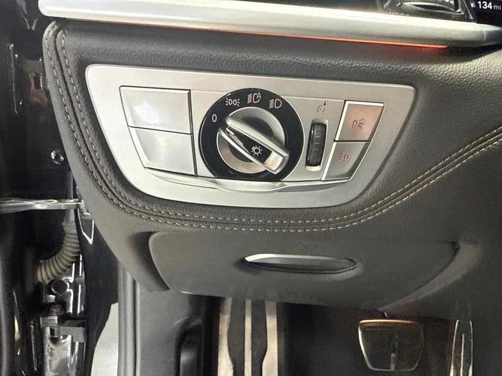 Used 2022 Black BMW 750i xDrive image 19