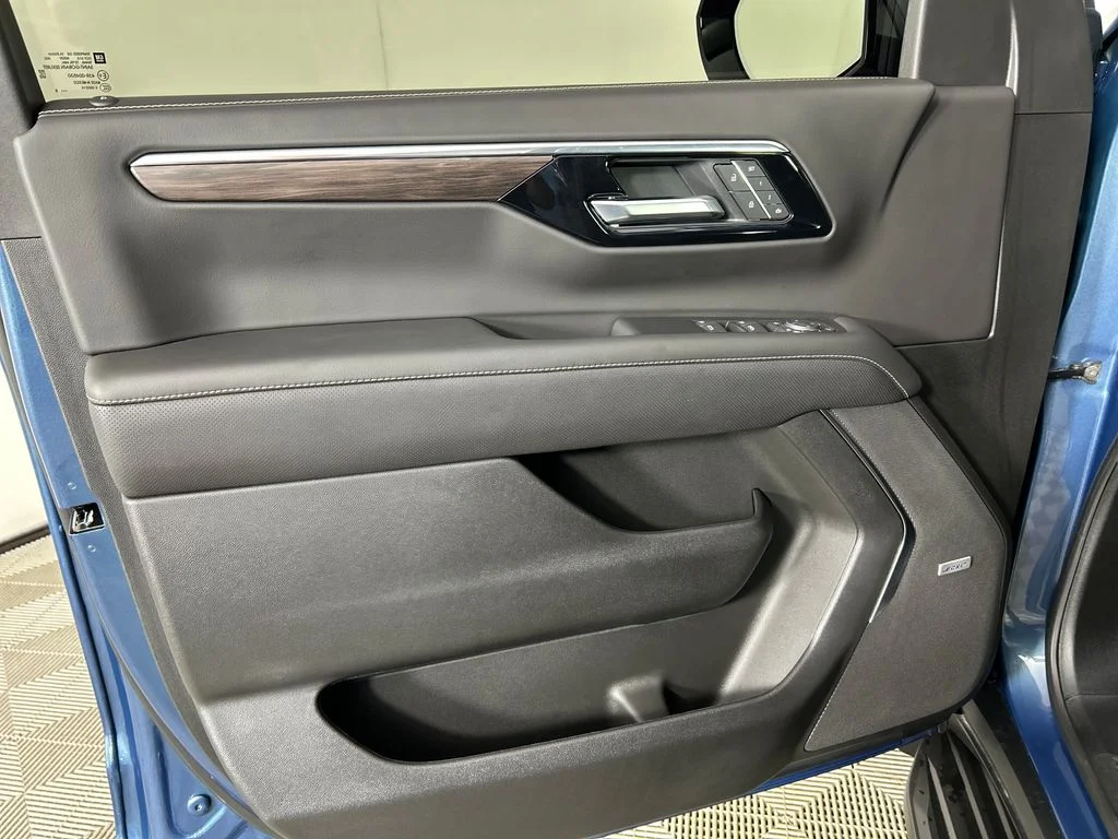 Used 2025 Blue Chevrolet Premier image 11