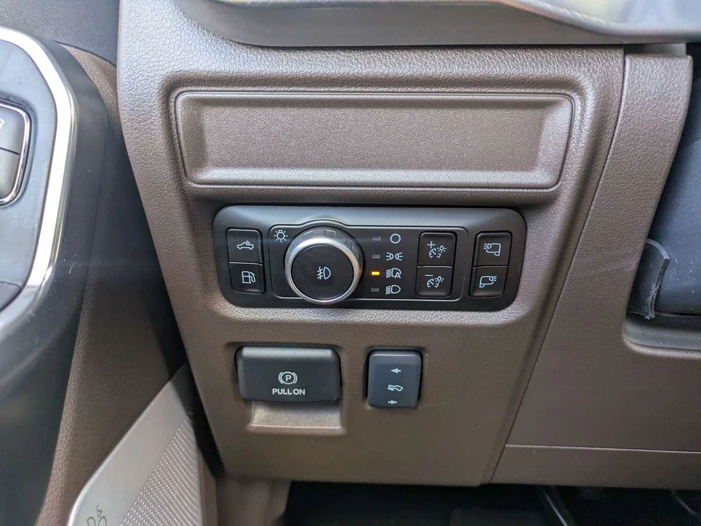 Used 2025 Agate Black Metallic Ford King Ranch image 28