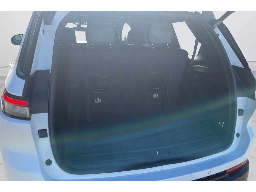 Used 2023 White Jeep Altitude image 18