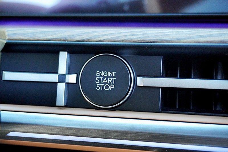 2025 Hyundai Santa Fe Limited - Photo 38