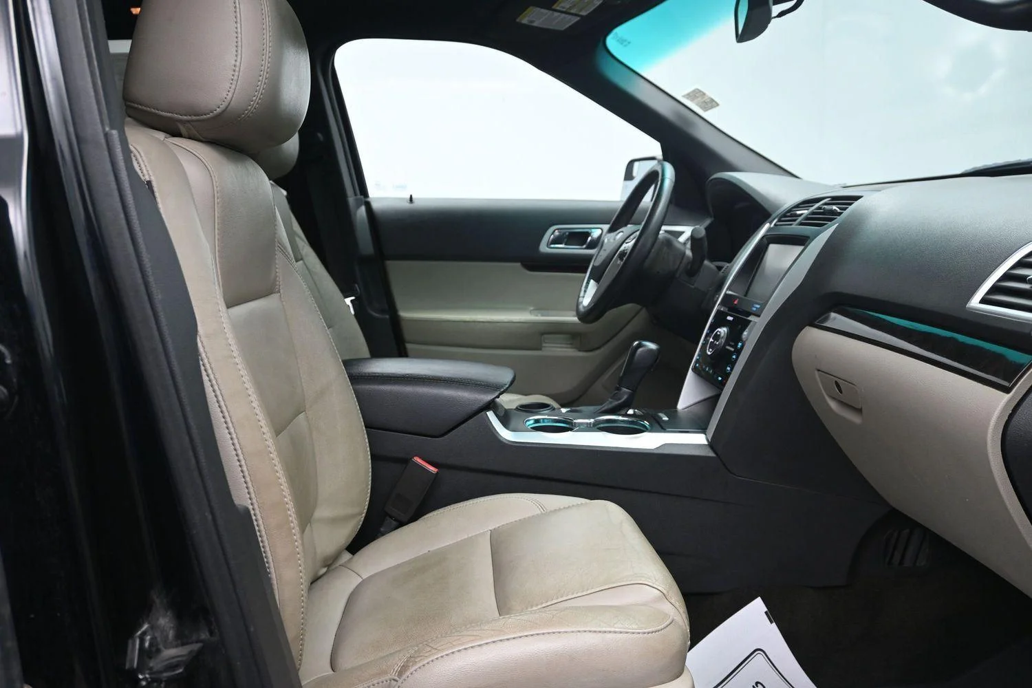 Used 2015 Tuxedo Black Metallic Ford Limited image 9