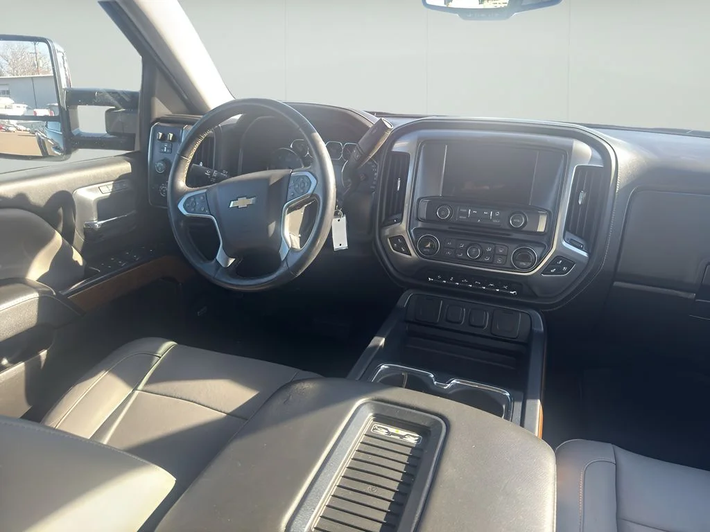 Used 2018 GRAPHITE METALLIC Chevrolet LTZ image 18