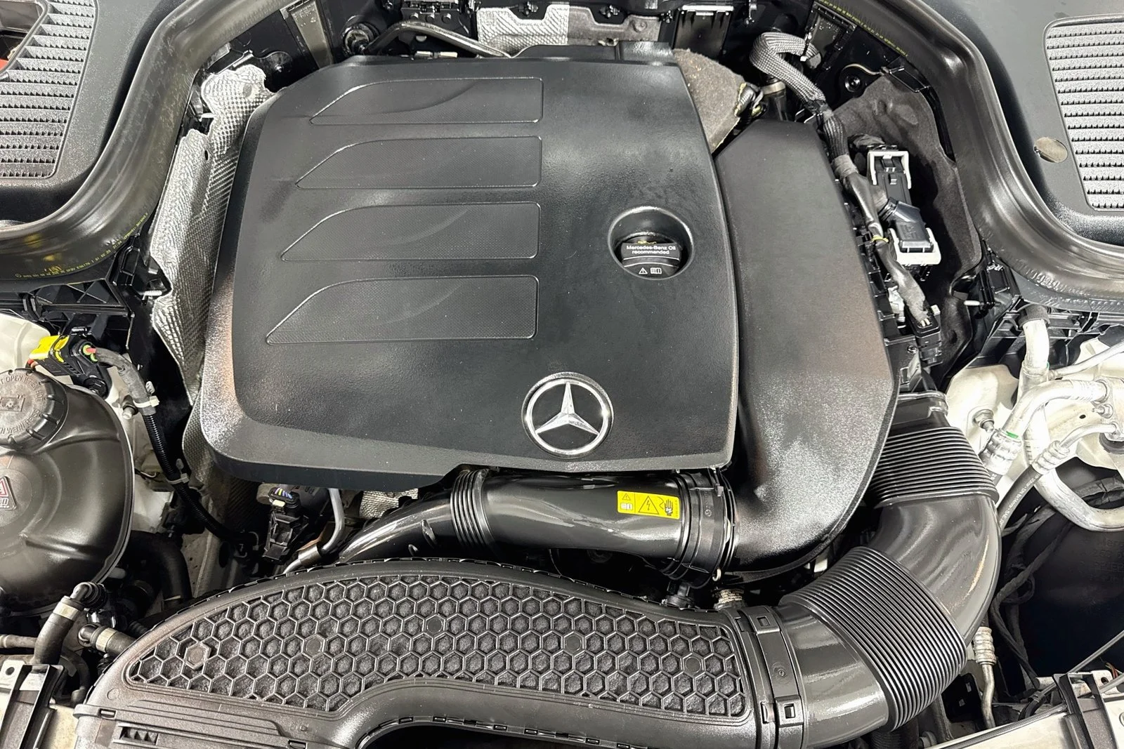 Used 2023 Polar White Mercedes-Benz GLC 300 image 29