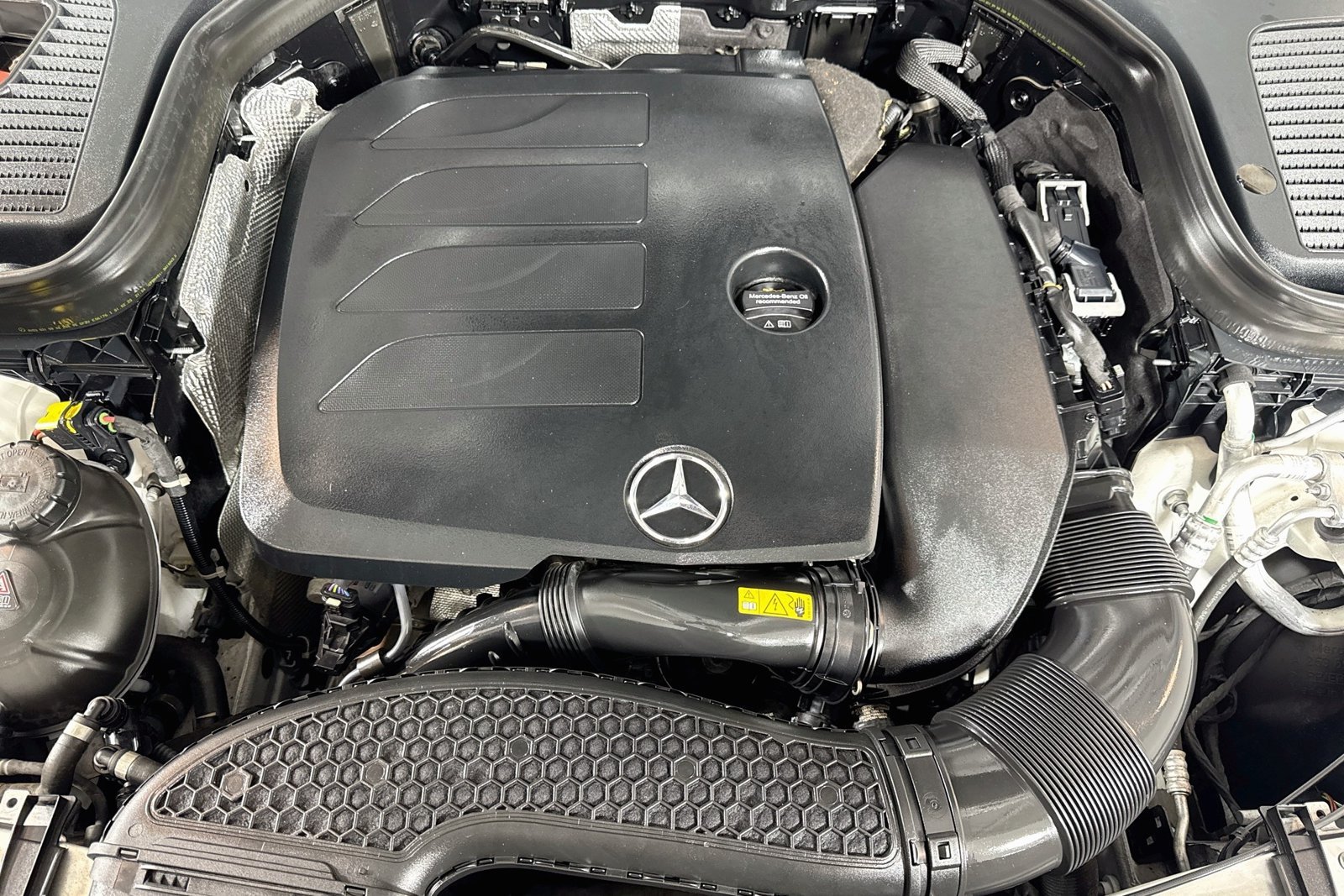 Certified Used 2023 Polar White Mercedes-Benz GLC 300 image 29