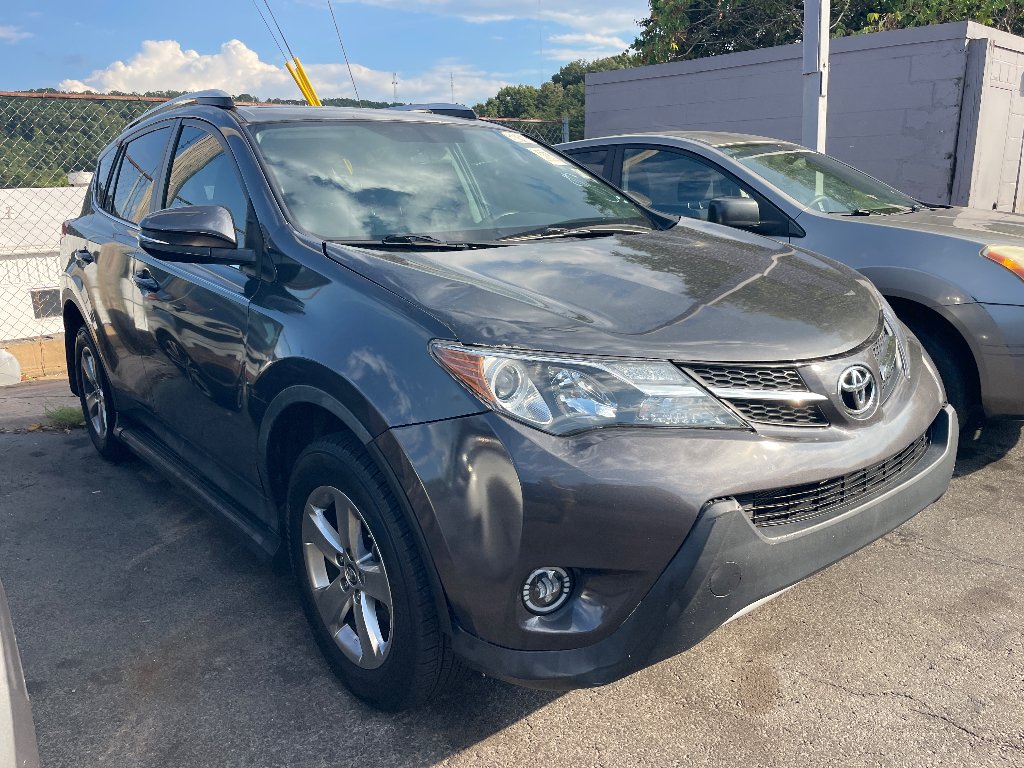 Used 2015 Magnetic Gray Metallic Toyota XLE image 1
