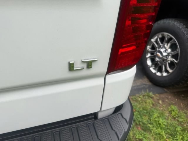 Used 2025 Summit White Chevrolet LT image 9