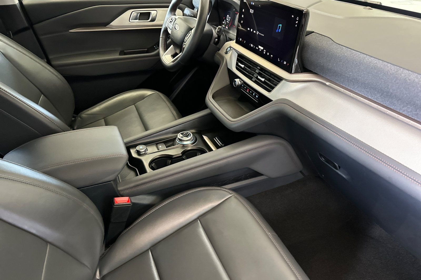 Used 2025 White Ford Active image 17