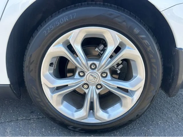 Used 2023 White Honda LX image 9