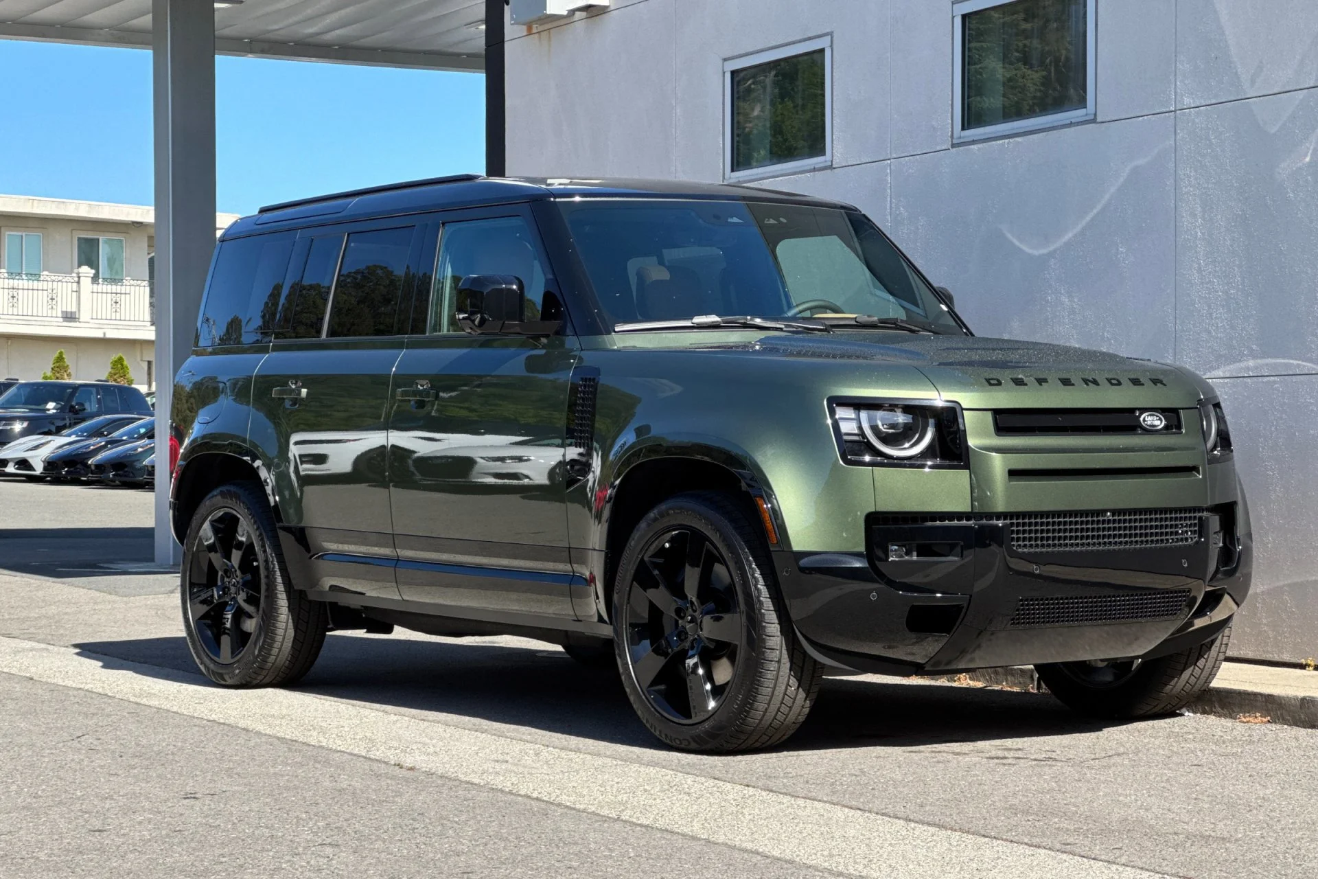 New 2026 Woolstone Green Land Rover X-Dynamic SE image 9