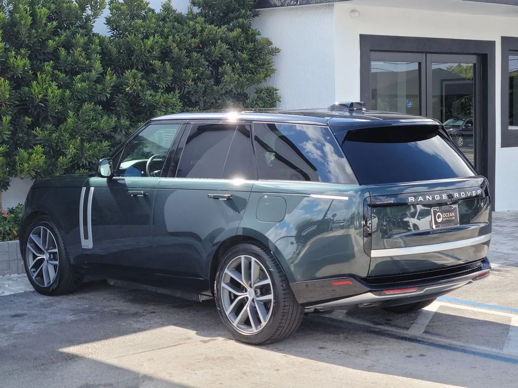Used 2025 Green Land Rover Autobiography image 4