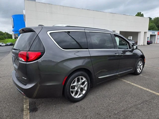 Used 2017 Gray Chrysler Limited image 8