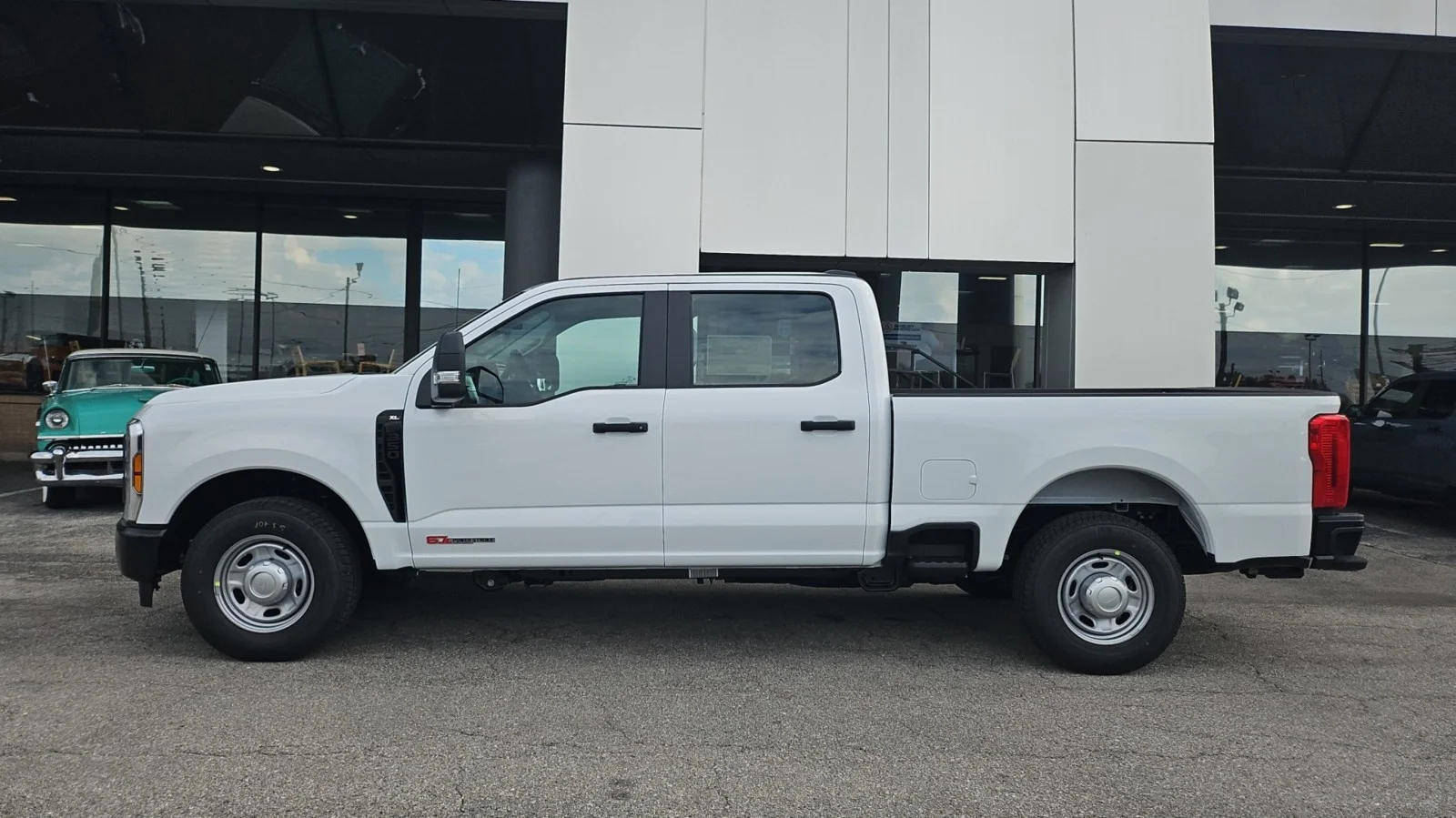 New 2027 Oxford White Ford XL 2WD image 2