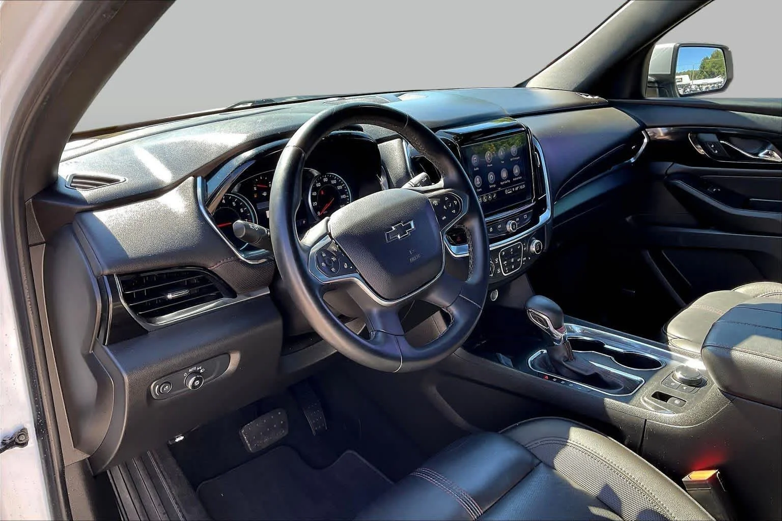 Used 2023 Iridescent Pearl Tricoat Chevrolet RS image 33