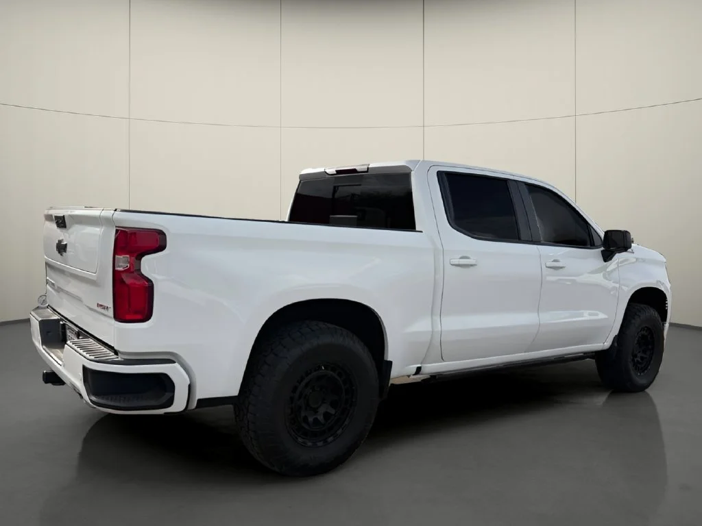 Used 2023 SUMMIT WHITE Chevrolet RST image 9