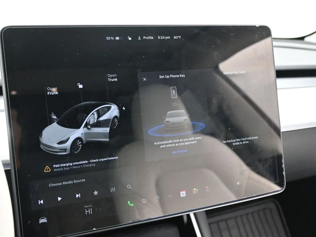 Used 2020  Tesla Standard Range Plus image 11
