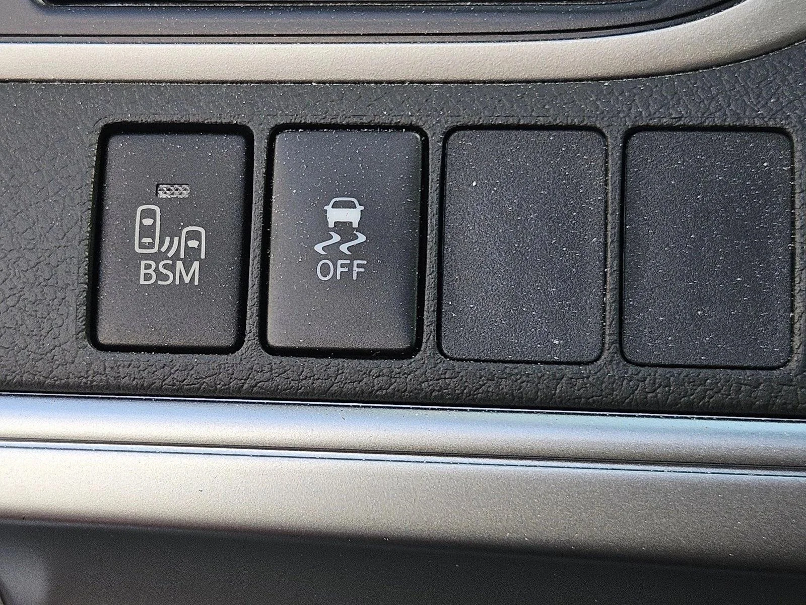 Used 2014 Classic Silver Metallic Toyota SE image 10