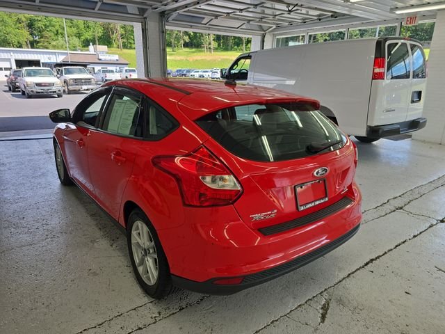 Used 2014 Red Ford SE image 3