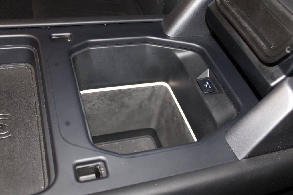 Used 2022  Land Rover XS Edition image 31