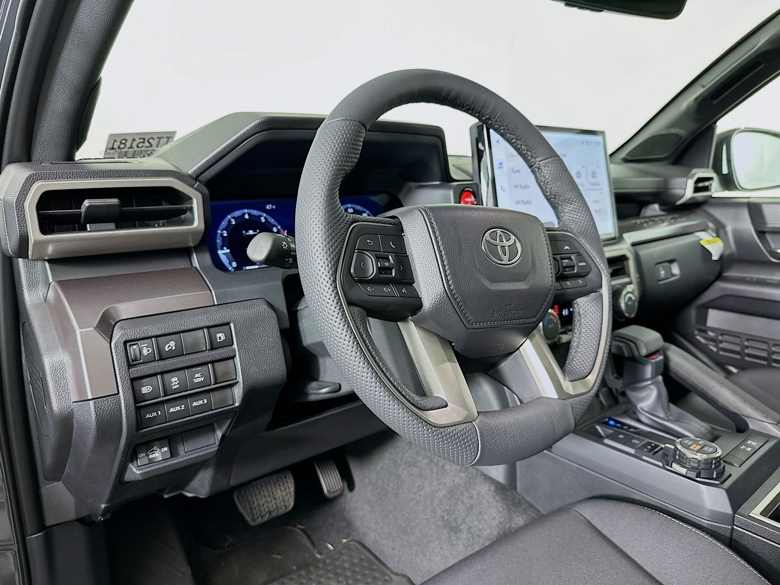 2025 Toyota Tacoma TRD Off Road - Photo 9