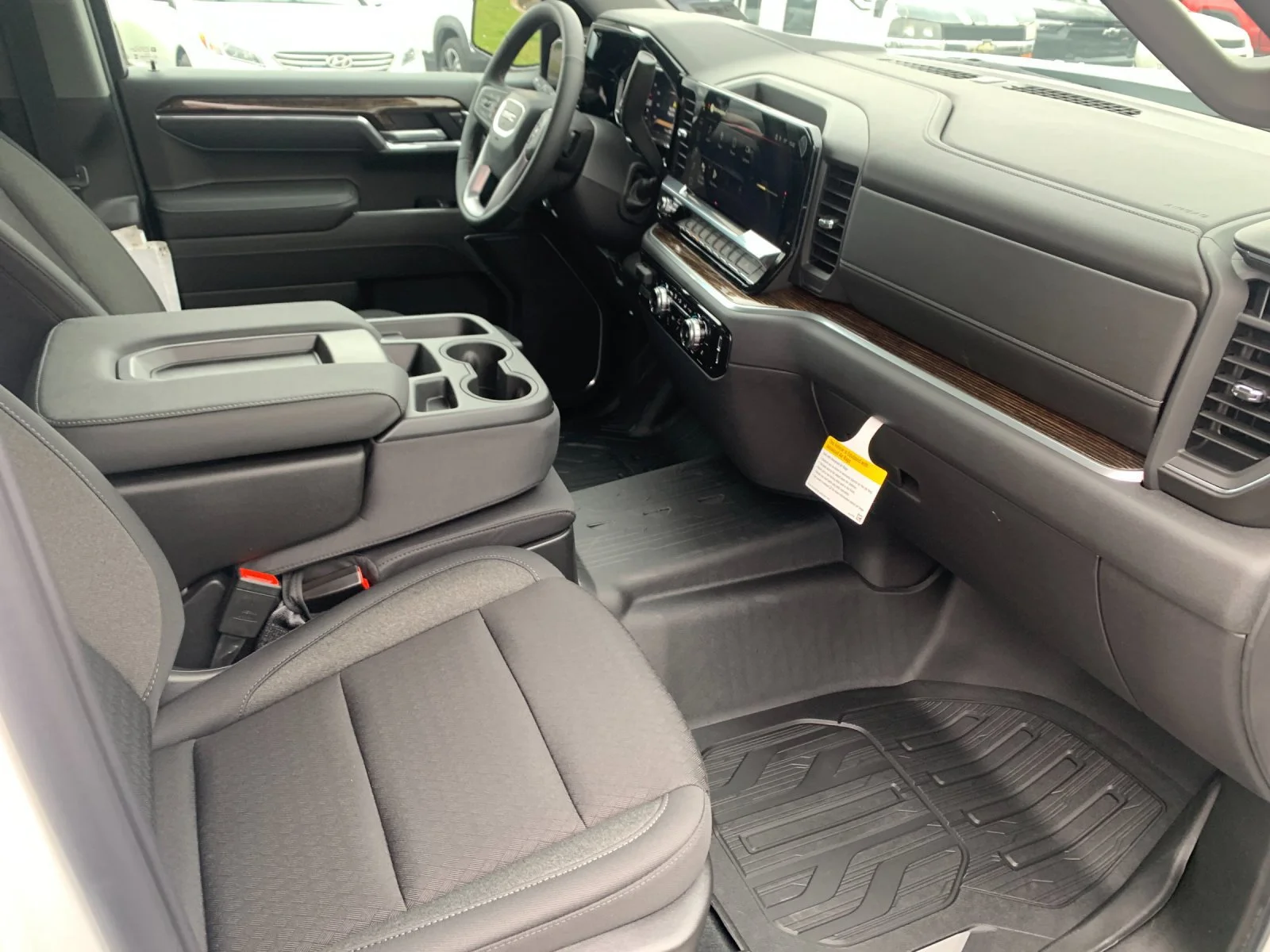 2026 GMC Sierra 1500 SLE - Photo 17