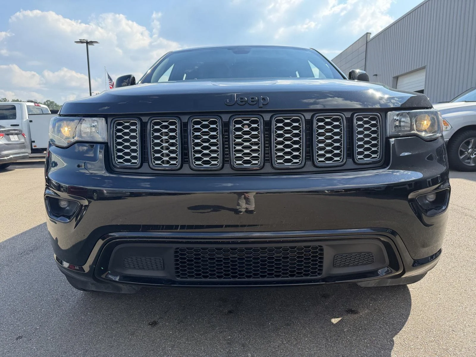 Used 2020 Diamond Black Crystal Pearlcoat Jeep Altitude image 25
