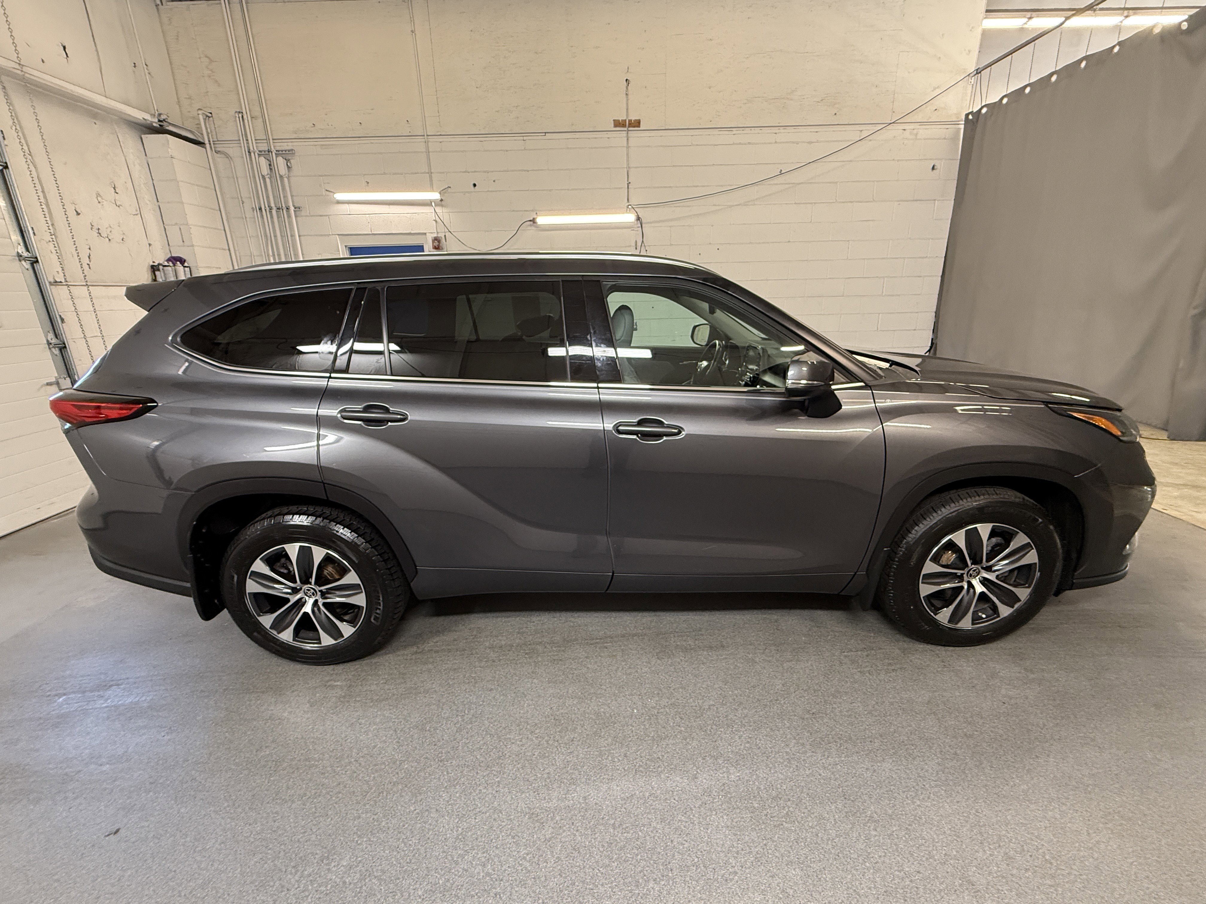Used 2021 Magnetic Gray Metallic Toyota XLE image 10