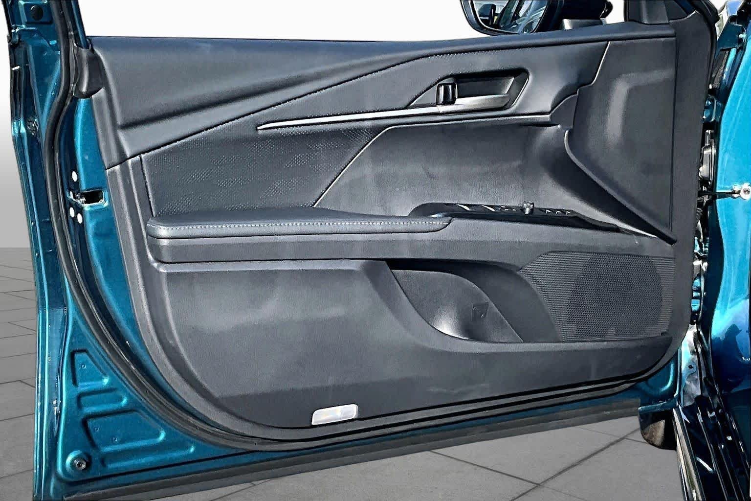 New 2026 Ocean Gem with Midnight Black Metallic roof Toyota XSE image 16