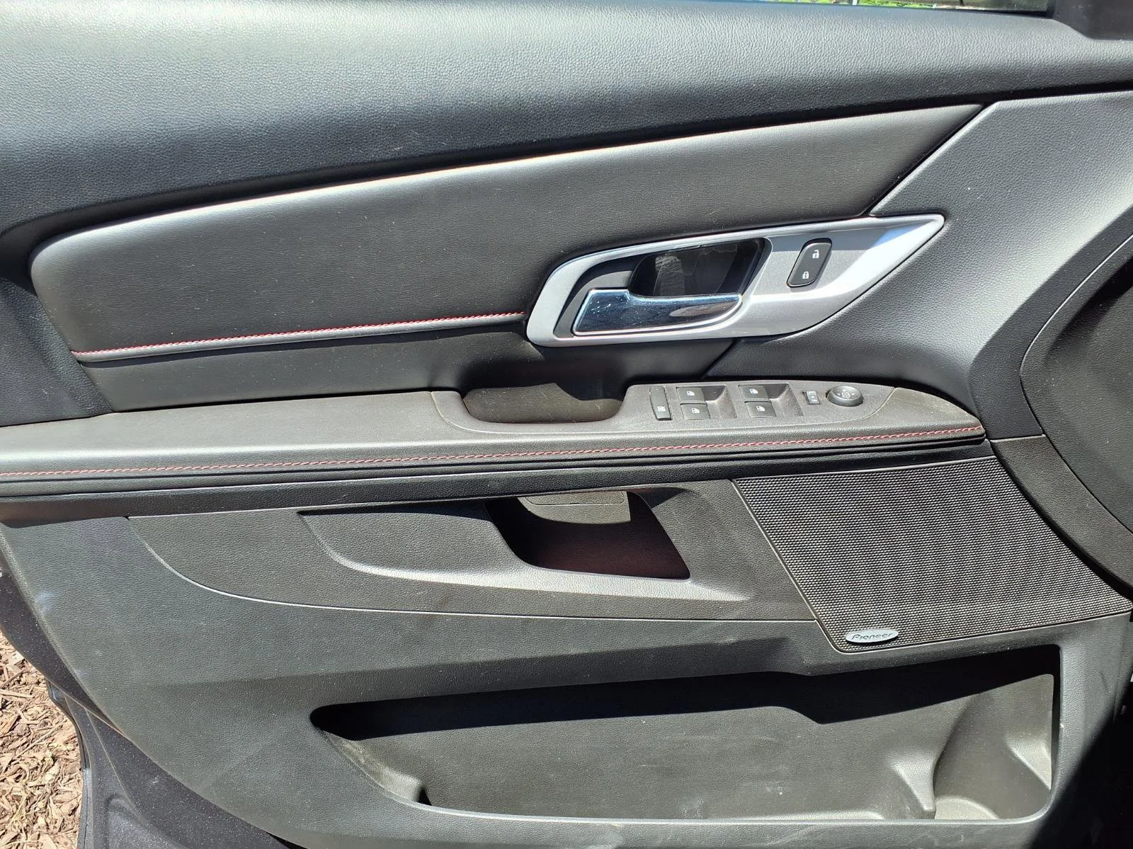 Used 2015 Iridium Metallic GMC SLT image 19