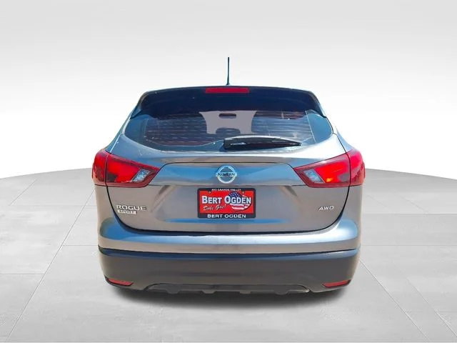 Used 2017 Gray Nissan S image 6