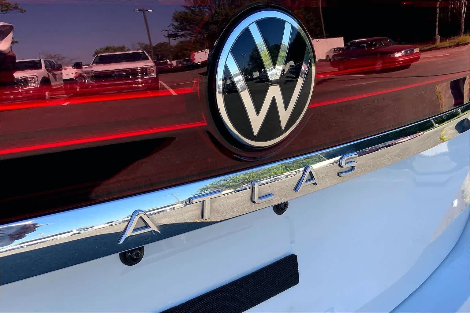 Certified Used 2024 Pure White Volkswagen 2.0T SE w/Technology image 30