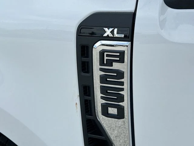 New 2026 Oxford White Ford XL image 17