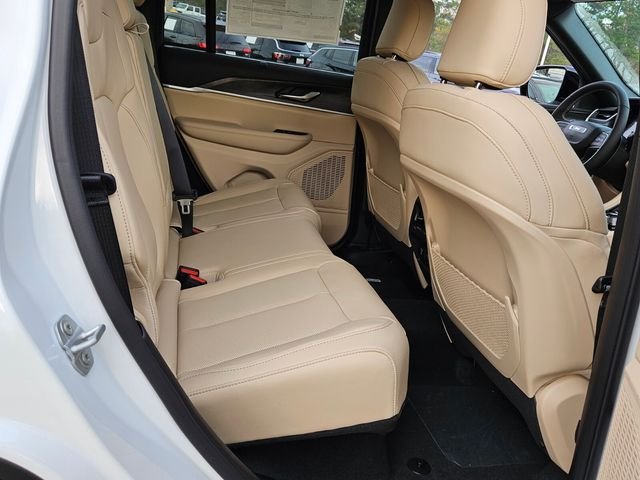 New 2025 Bright White Clear-Coat Exterior Paint Jeep Limited image 14