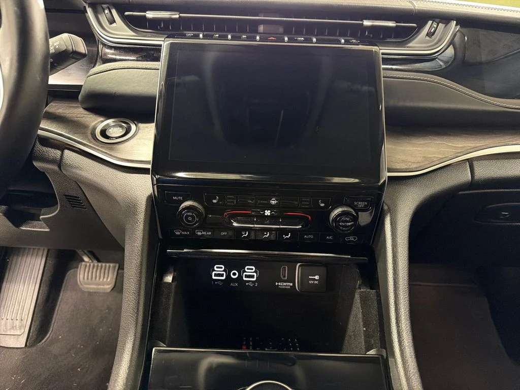 Certified Used 2022 White Jeep Limited image 22