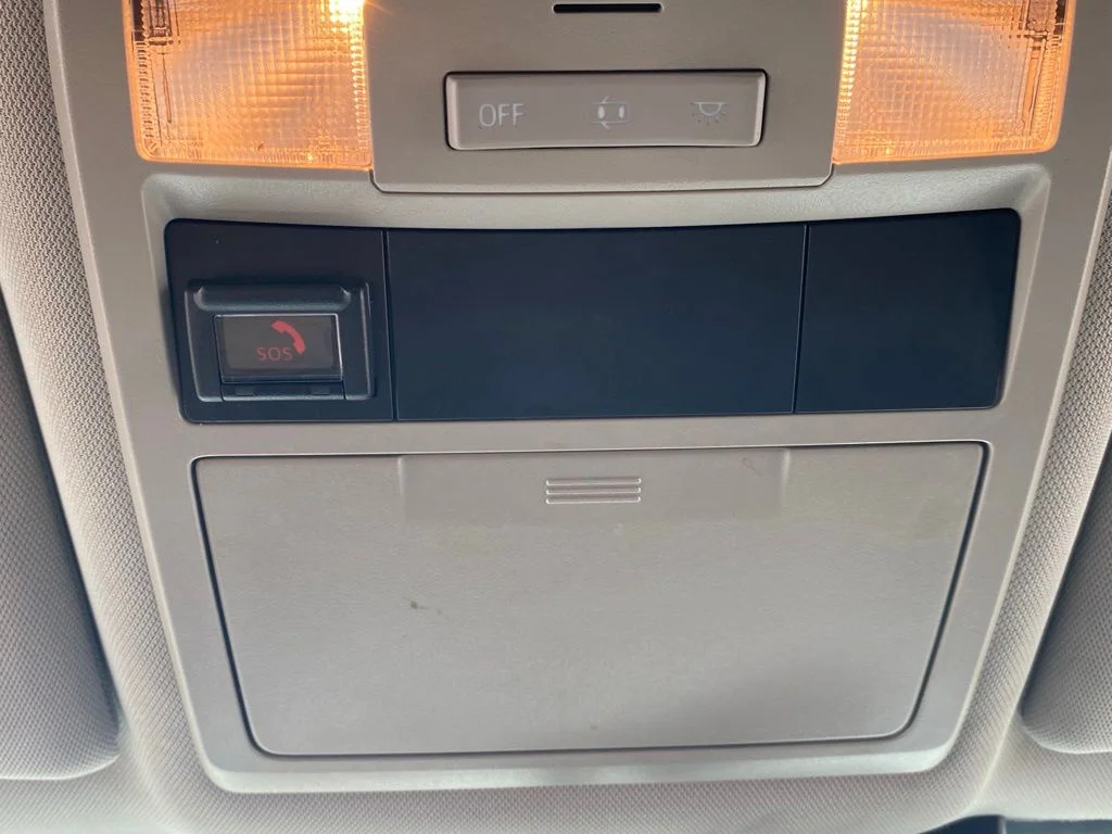 Used 2020 White Toyota SR5 image 25
