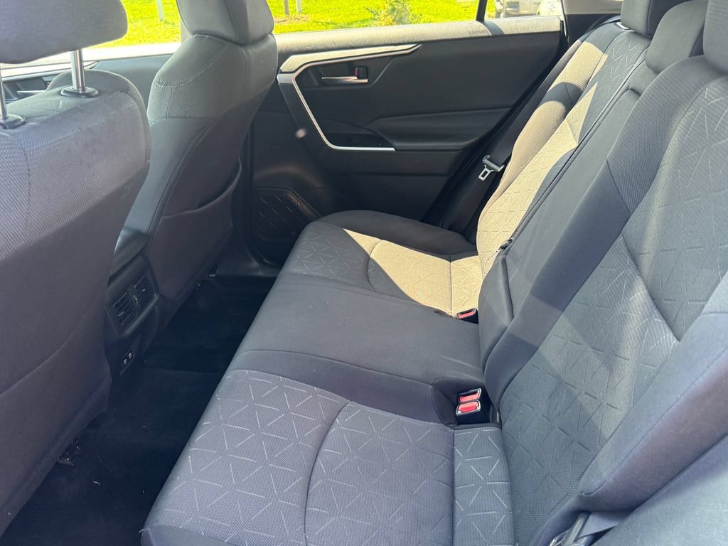 2021 Toyota RAV4 XLE - Photo 32