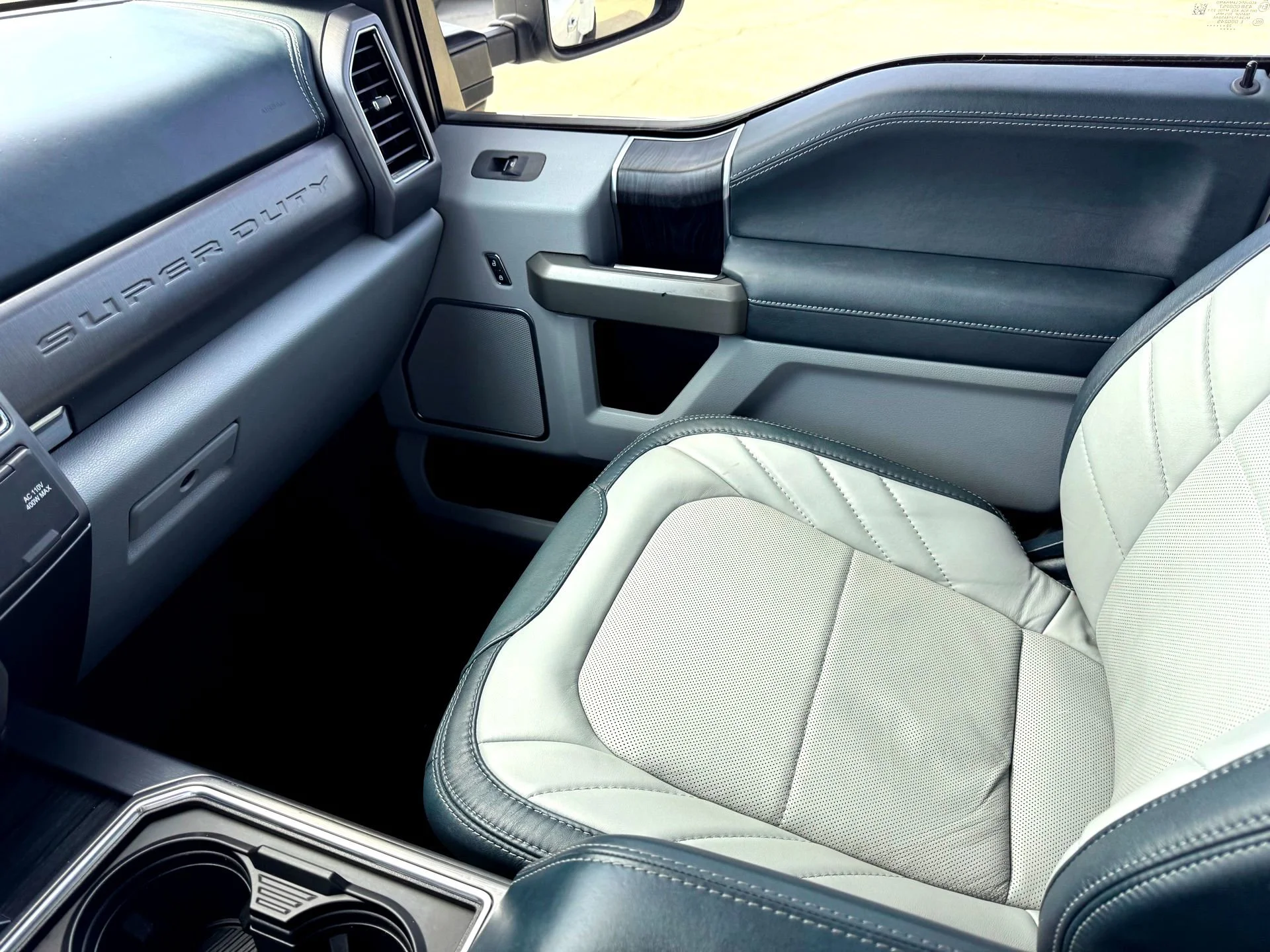 Used 2022  Ford Limited image 39
