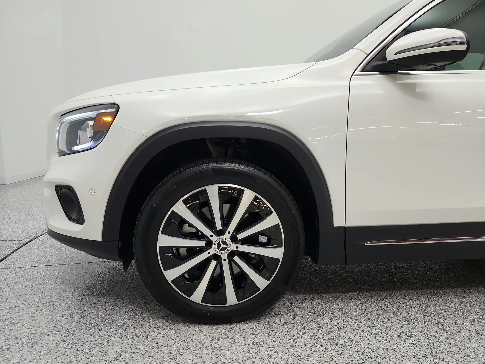 Used 2022 Polar White Mercedes-Benz GLB 250 SUV image 21