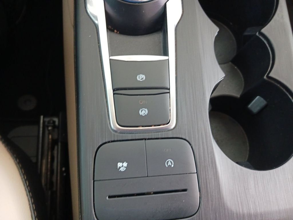 Used 2020 Gold Ford SEL image 24