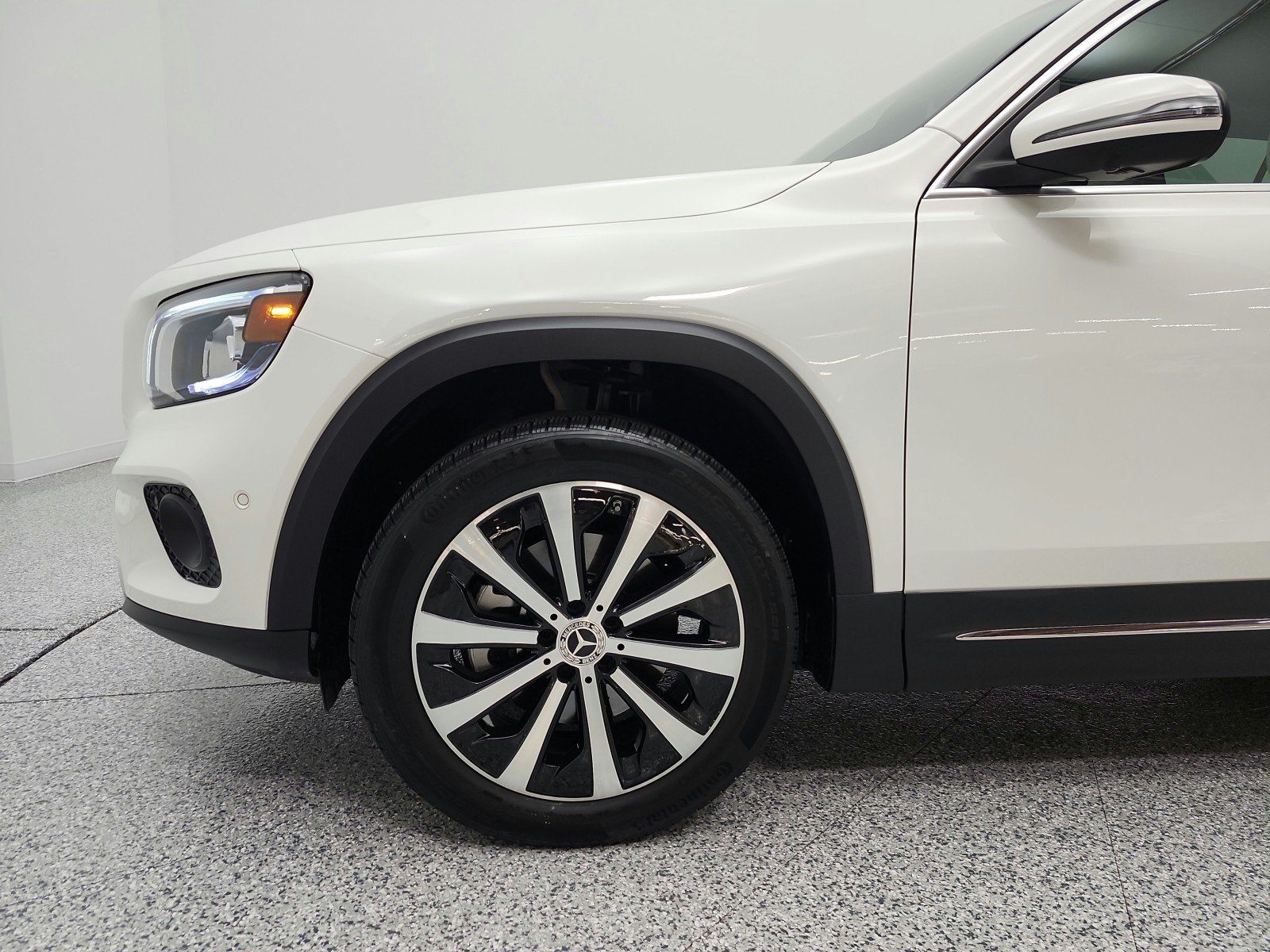 Used 2022 Polar White Mercedes-Benz GLB 250 SUV image 21