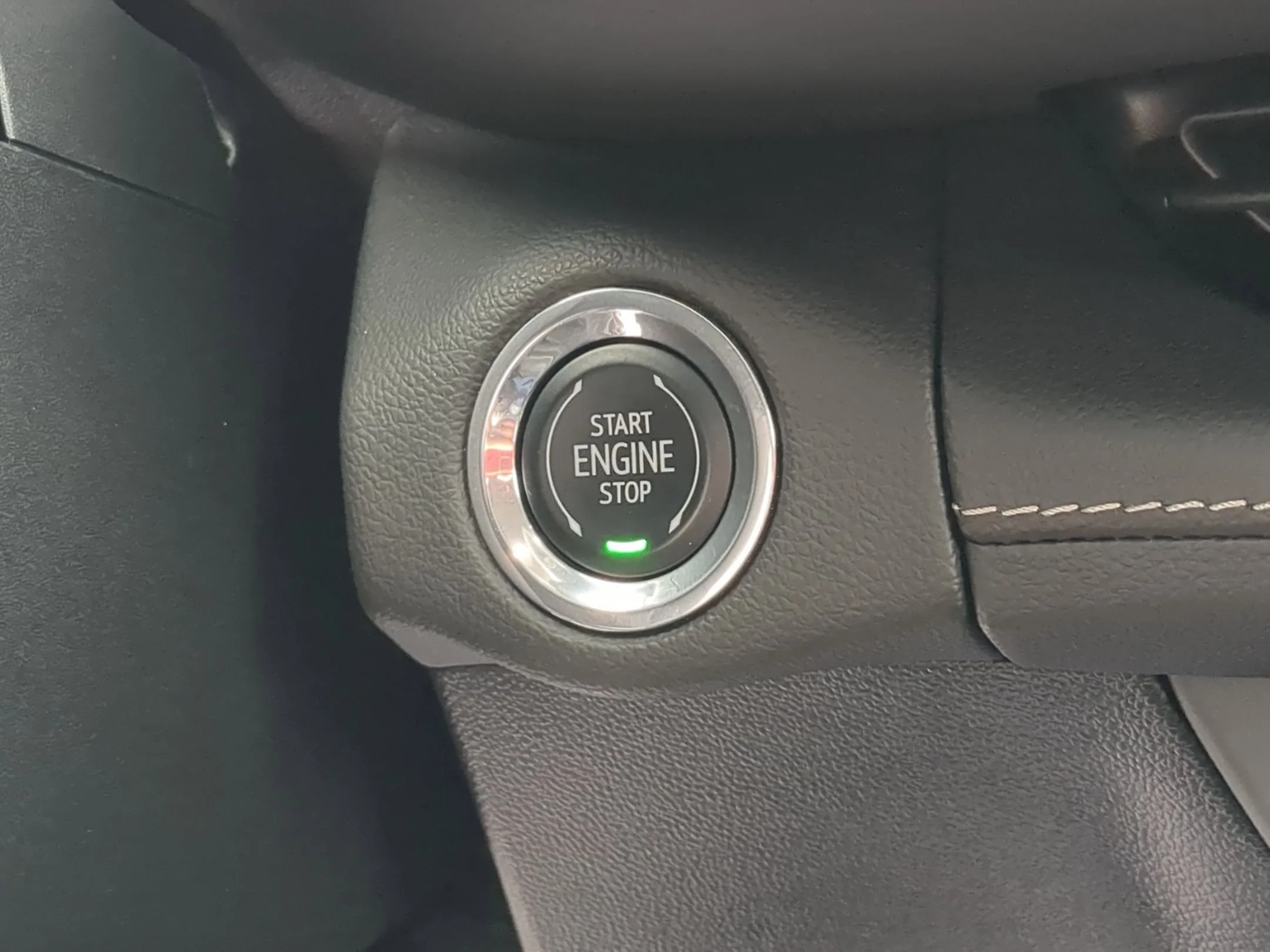 Used 2023 Summit White Buick Essence image 16