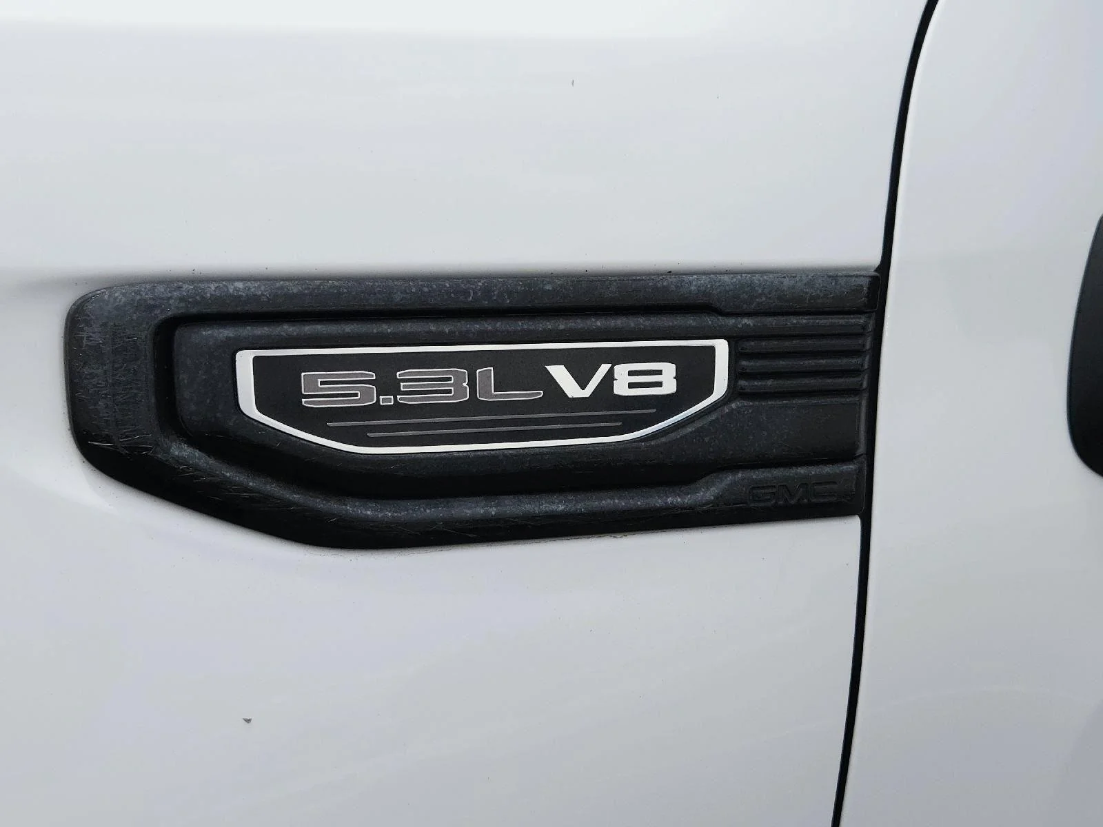 Used 2021 Summit White GMC Elevation image 9