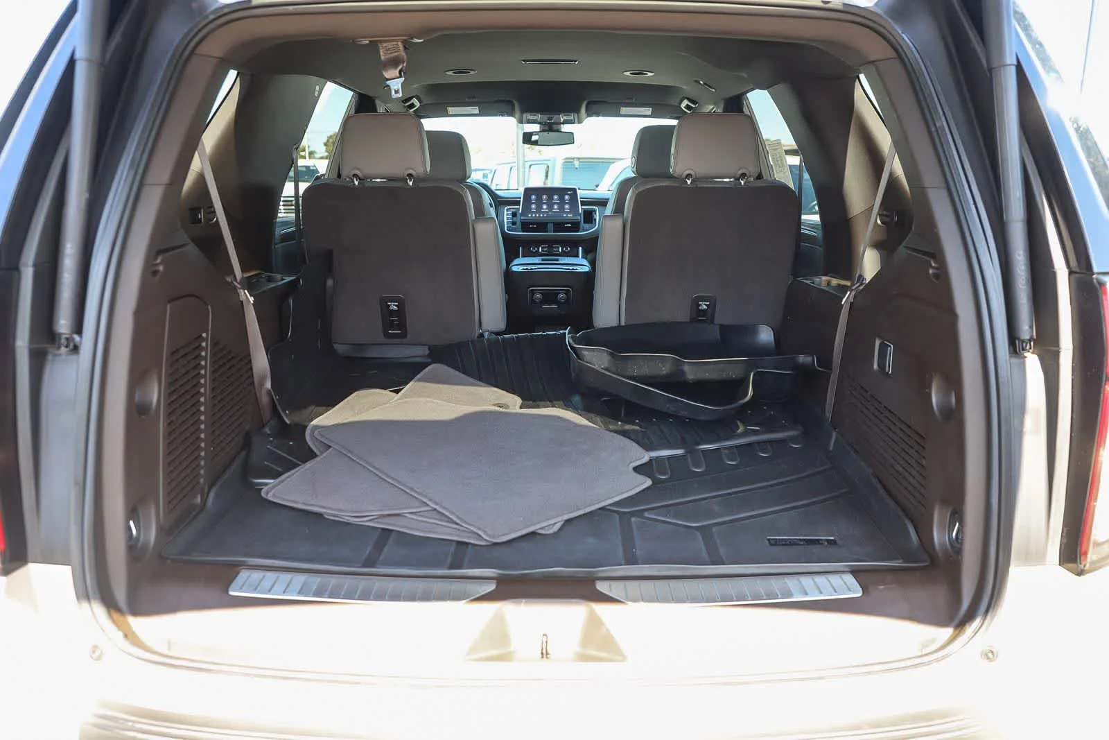 Used 2021 Empire Beige Metallic Chevrolet Z71 image 29